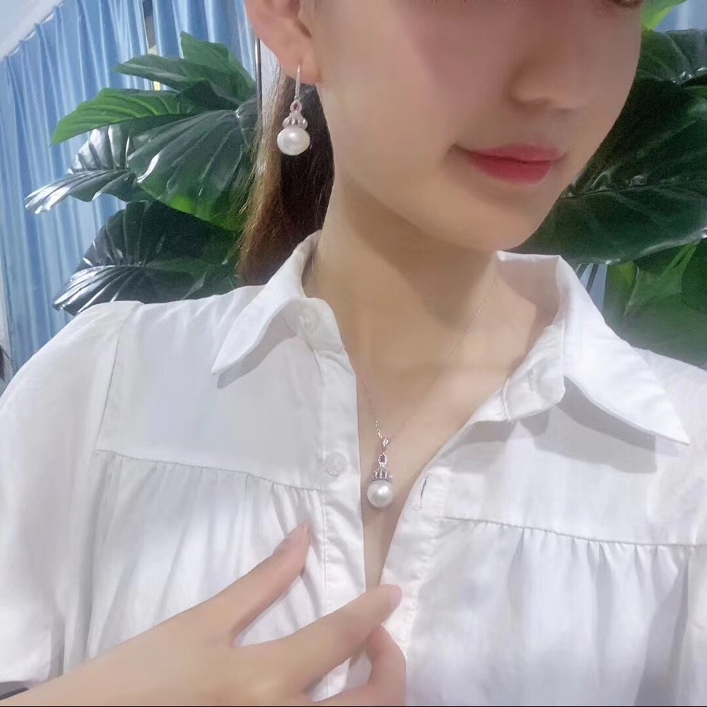 Pearl pendant and earrings set in S925